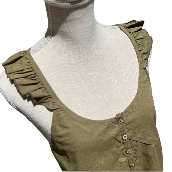🌻NEW (w/tag) Chaser Olive Green Criss-Cross Ruffle Sleeveless Blouse Size M - Picture 3 of 8